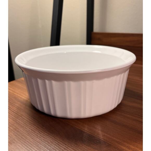 Corning Ware F-5-B 1.5 Qt White Fluted Round Baking Dish Oven Microwave Safe - Picture 1 of 6